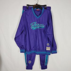 Mitchell & Ness Women's Size Medium Utah Jazz Wind